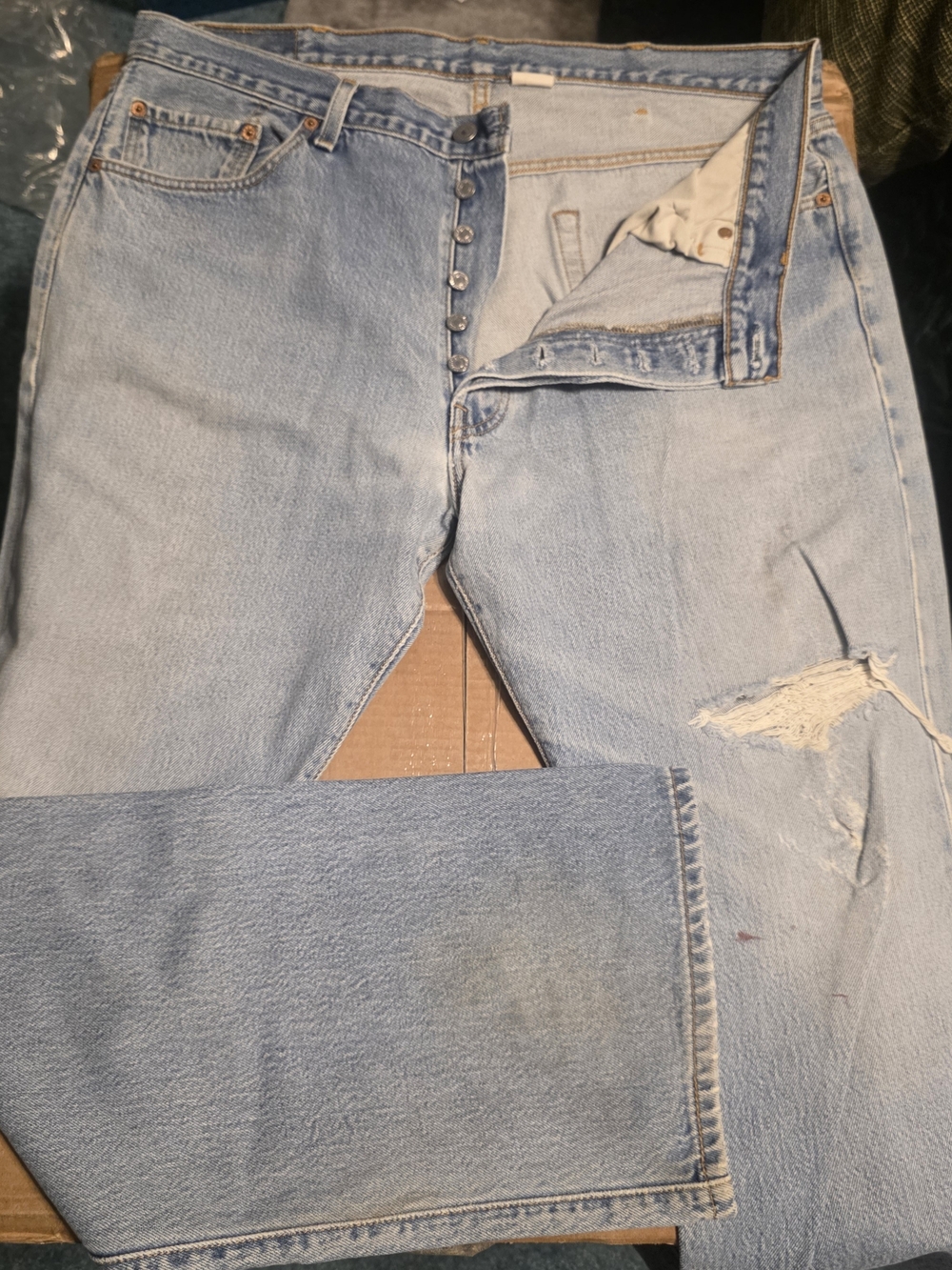 Vintage 90s 501s Levi's Light Blue Men’s Button-Fly Relaxed Jeans